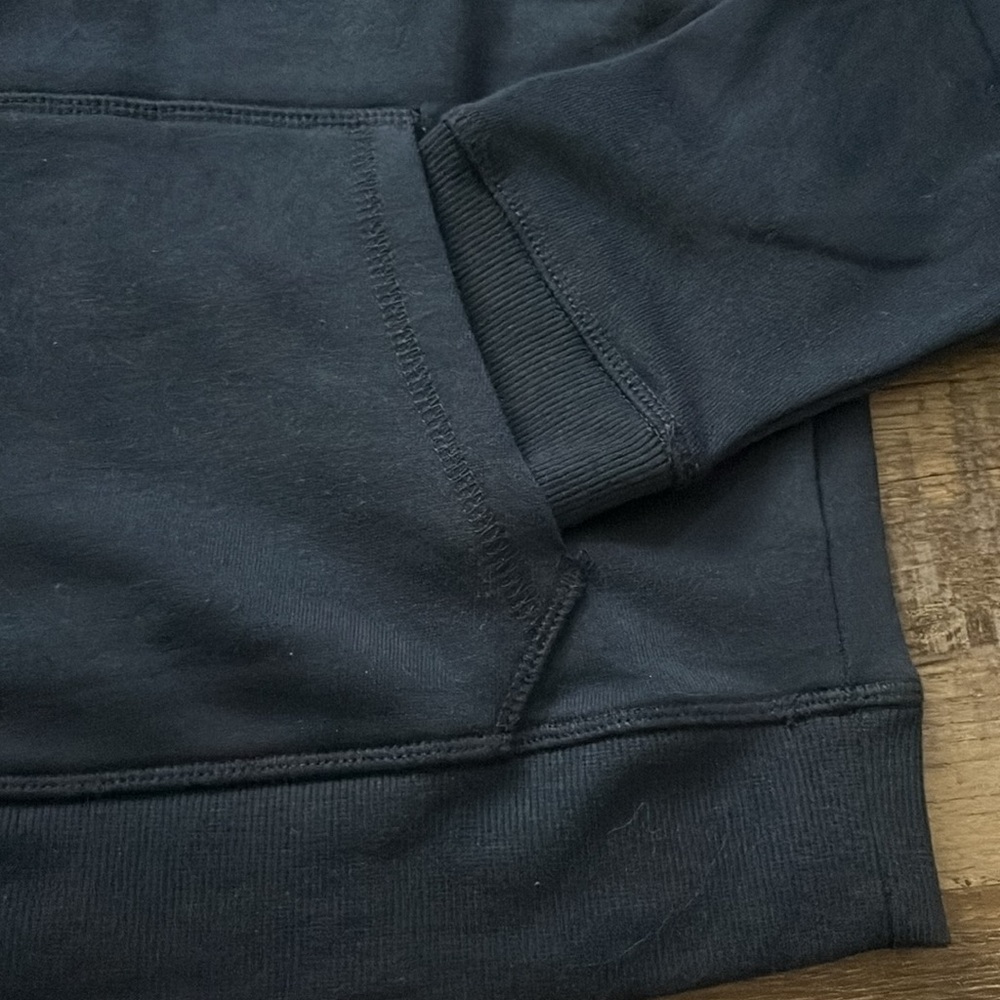 New Embroidered Tommy Logo Hoodie - Picture 5 of 9